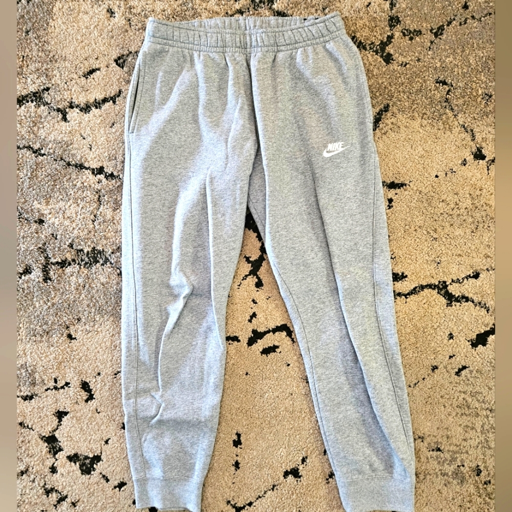 Nike Joggers - Men's Medium